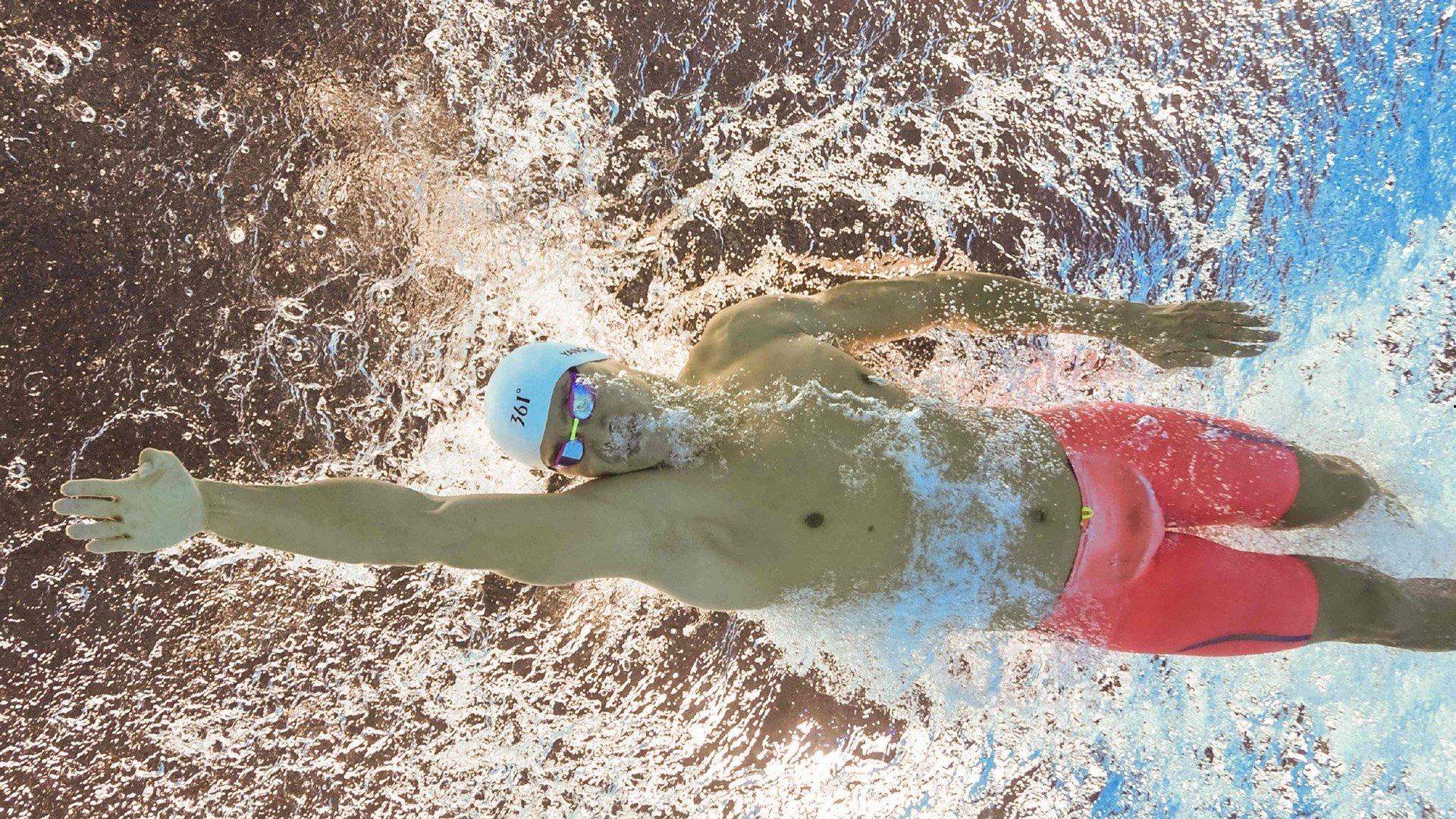 阿里扎撞飞特雷·扬的背后,是两人难以逾越的鸿沟