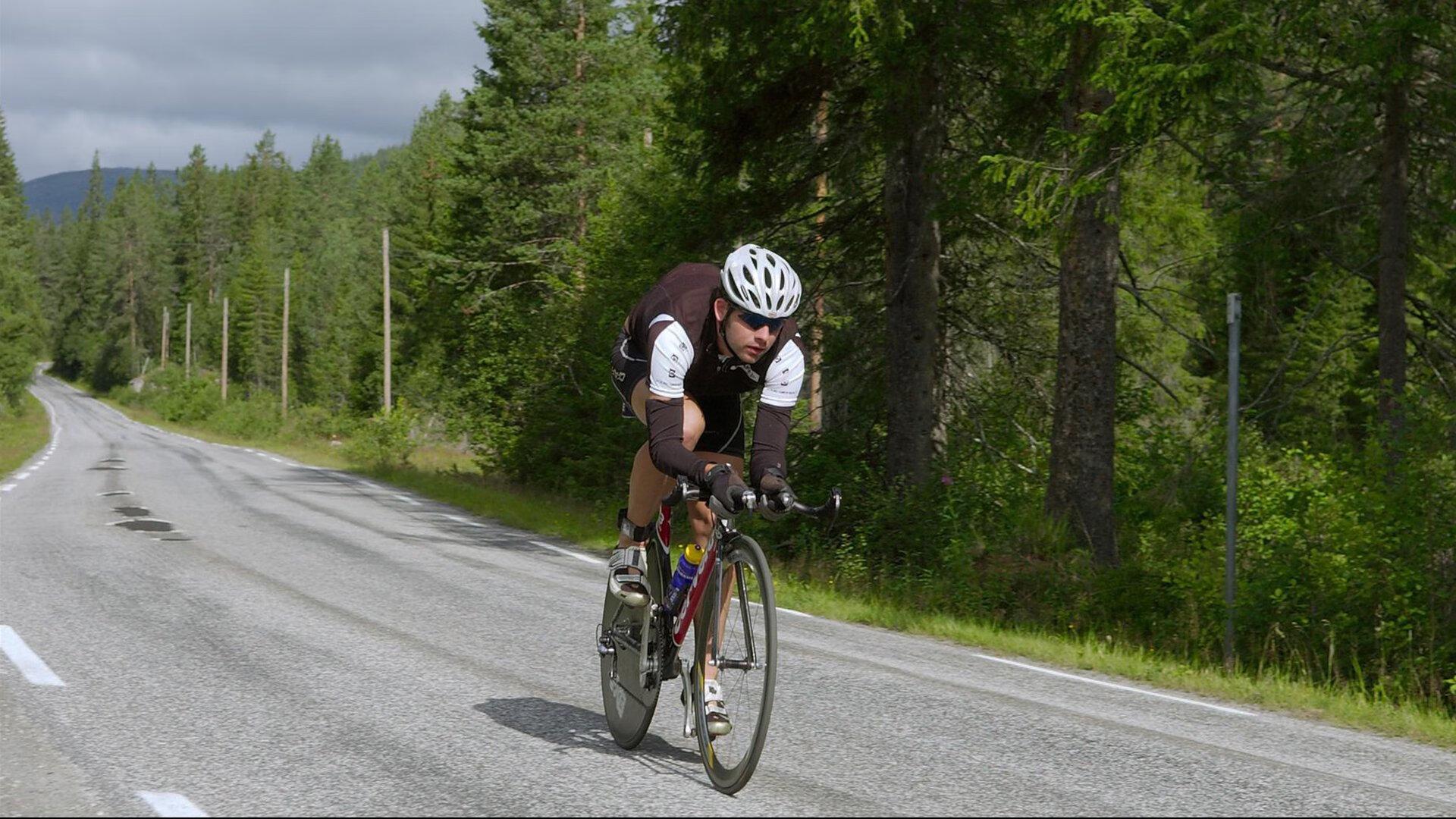 非洲杯惊现卧射乌龙神球！莫桑比克后卫离奇破门，对手看呆