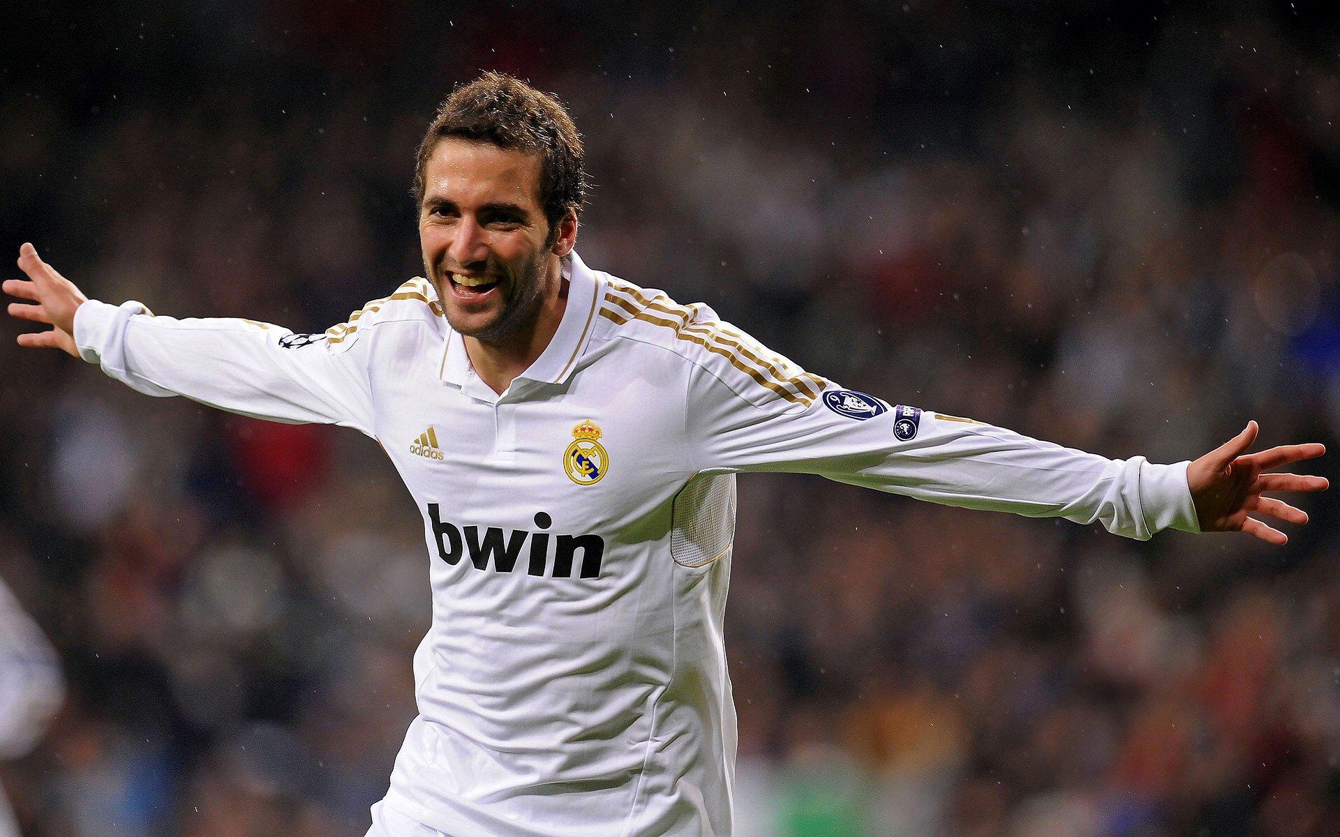 巴黎知识对决，两位法国国脚赛场外的智慧交锋